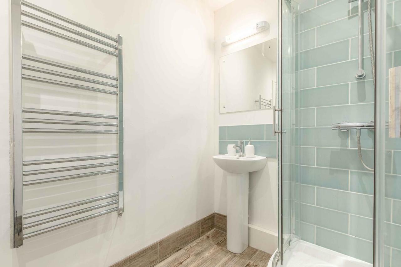 Modern Apartment Within Short Walk Of The Castle, High Street And Long Walk - Free Parking Windsor Exterior foto